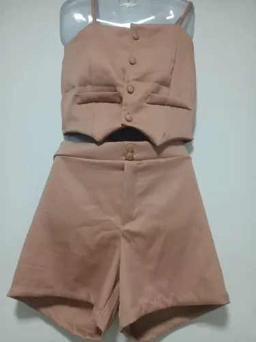 Conjunto alfaitaria de short e blusa com alças tipo colete NOVO