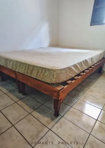Cama de madeira