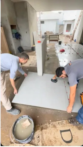 Vaga para pedreiro é que saiba sentar cerâmica