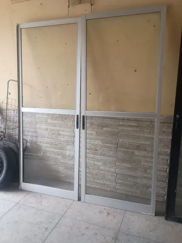 Porta de correr sem trilho 