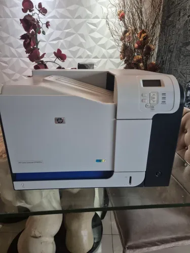 Impressora HP Color Laserjet CP3525n