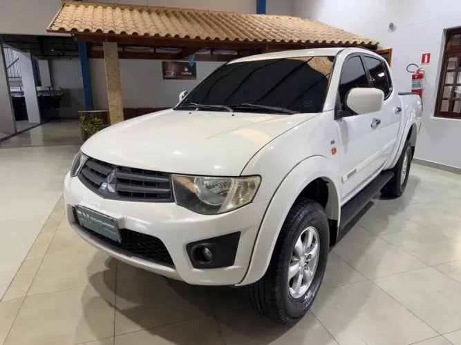 Mitsubishi L200 Triton HLS 2.4 Flex 16V CD Mec. 2013