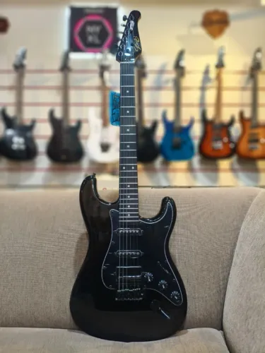 Guitarra Seizi Fun Vintage Budokan HSS All Black *LANÇAMENTO!* (NOVA!)