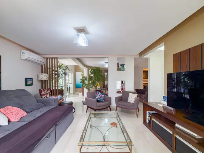 Casa com 4 Suítes e Lazer Completo à Venda no Ville de Montagne Jardim Botânico