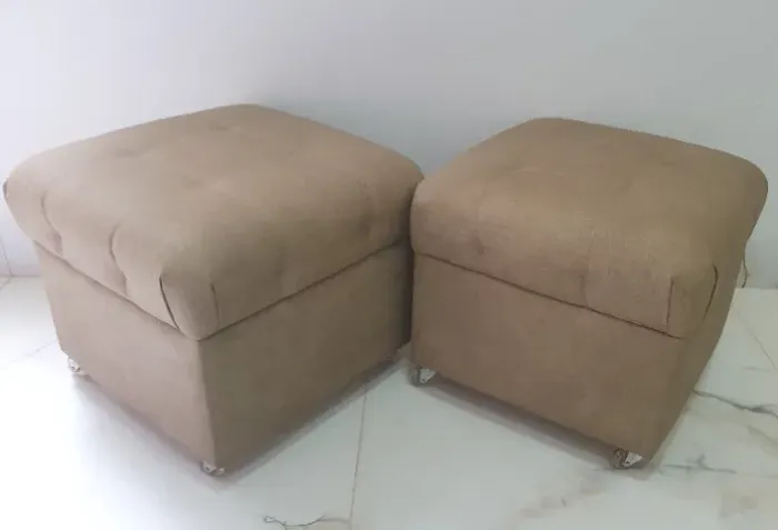 2 Poltronas giratórias, 2 pufes e 3 almofadas grandes no tecido acquablock