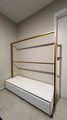 Arara de roupas com Gaveteiro