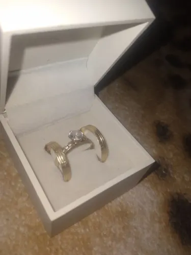 Vendo par de alianças e solitário, alianças em ouro 18 k e solitário ouro 16k