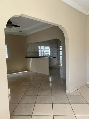Linda Casa e um Ponto Comercial