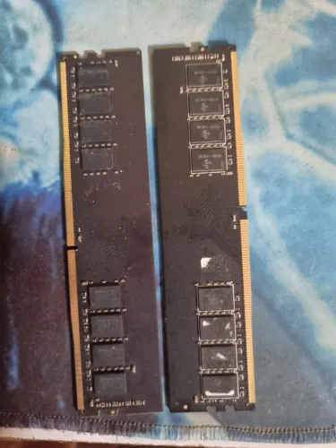 MEMORIA RAM DDR4 2667MHZ UMA DA PNY E OUTRA DA SPECTEK