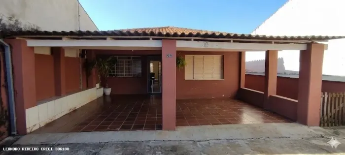 Casa Térrea para Venda em Sorocaba, Vila Helena, 4 dormitórios, 2 banheiros, 6 vagas