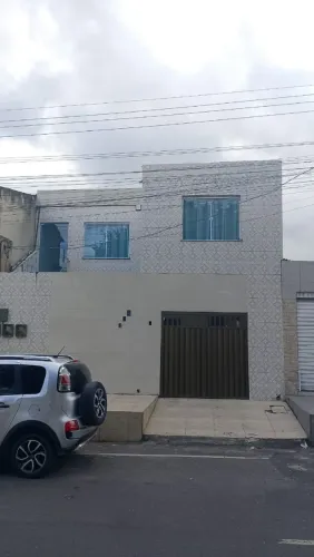 Alugo Casa na Av. Principal do F.Color