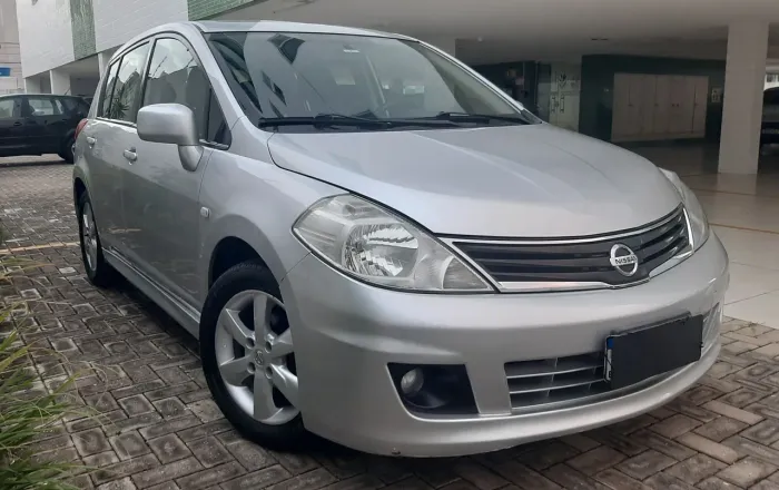 Nissan Tiida SL 1.8/1.8 Flex 16V Mec. 2012