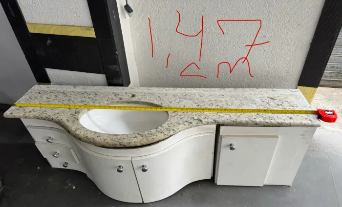 Vendo Bancada para Banheiro Grátis Armário