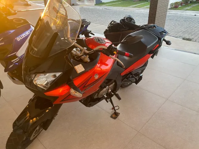 DL V stron 650 suzuki 