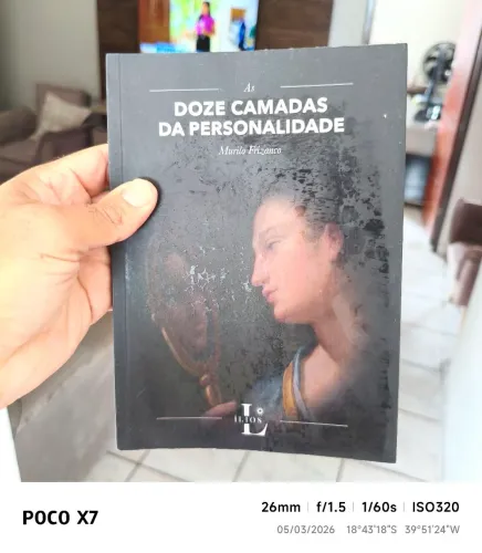Livros com temáticas diversas.