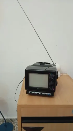 tv e radio de 5 polegadas colorida antiga cce e mais um conversor digital funcionando