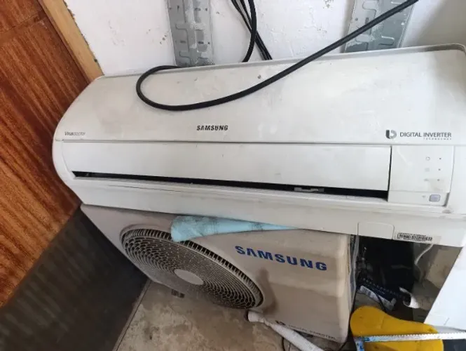 AR SPLIT SAMSUNG 9 MIL BTUS INVERTER