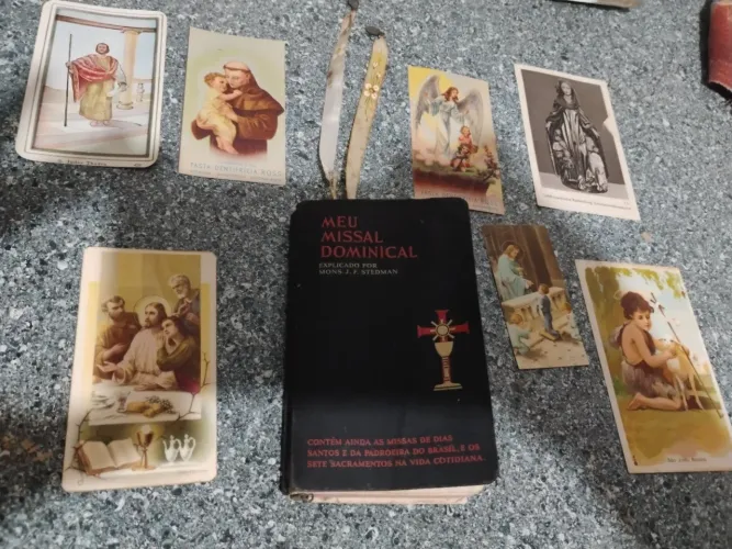 Meu Missal Dominical ( 1945 ) + 7 Santinhos 