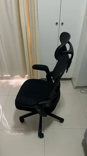 Cadeira de Escritório Ergonômica Elements Astra Preta Seminova