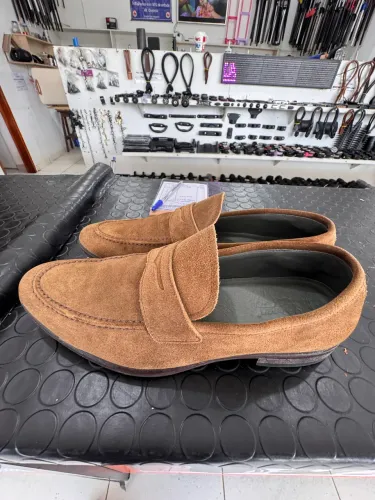 Sapato Social Loafer em Camurça