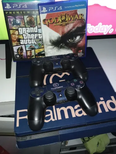PS4 slim 