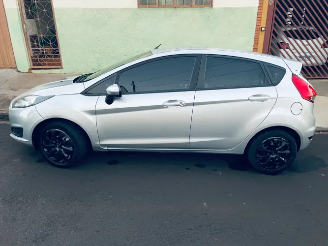 Ford Fiesta 1.5 16V Flex Mec. 5P 2015