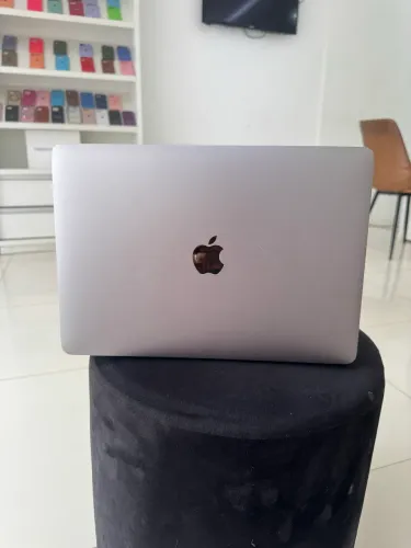Vendo MacBook Pro 2019.