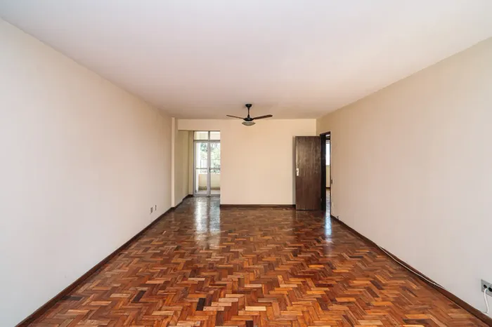 Apartamento de 03 quartos na Av. Barão do Rio Branco