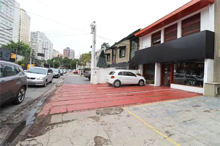 Sobrado para aluguel e venda possui 200 metros quadrados com 1 quarto