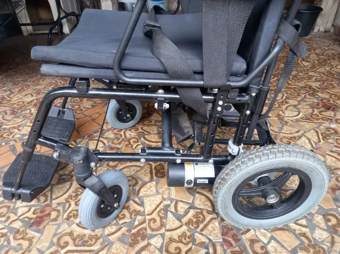 Vendo cadeira de rodas motorizada mo
