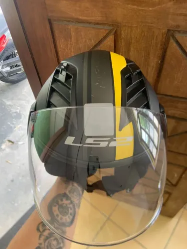 VENDO OU TROCO UM CAPACETE ABERTO LS2 SEMI NOVO <br>OU TROCO POR OUTRO LS2 FECHADO