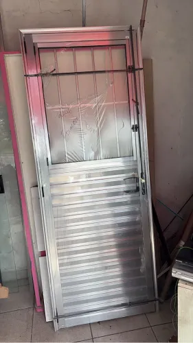 Porta de alumínio 80x210
