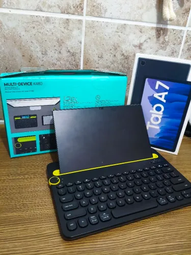 Tablet Samsung A7 + Teclado K480 Logitech ( VALOR NEGOCIÁVEL)