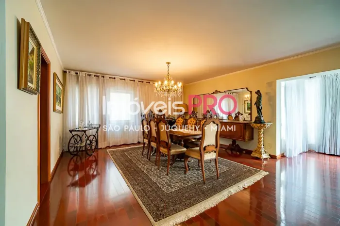 Apto de 215m2 com 4 dorm, sendo 1 suite e 2 vagas no Jardim Paulista