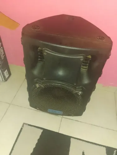 Caixa de som profissional 