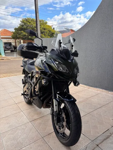 Versys 650 2020 em excelente estado (com acessórios)