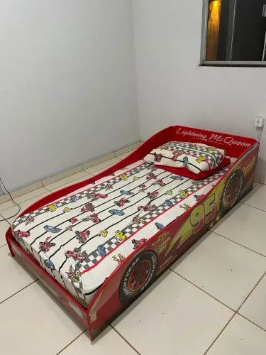Vendo cama de solteiro 