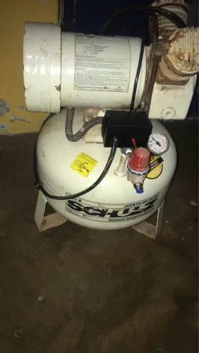 Vendo dois compressores odontológicos um novo nunca usado e outro seminovo