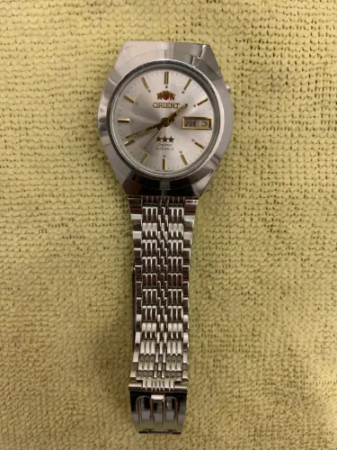 Relógio Orient Automático 21 Jewels - Mostrador Prateado - Day-Date - Clássico