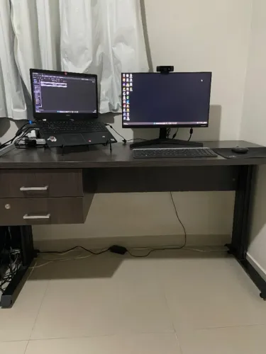 Escrivaninha com 2 Gavetas ? 1,40 m - R$ 400