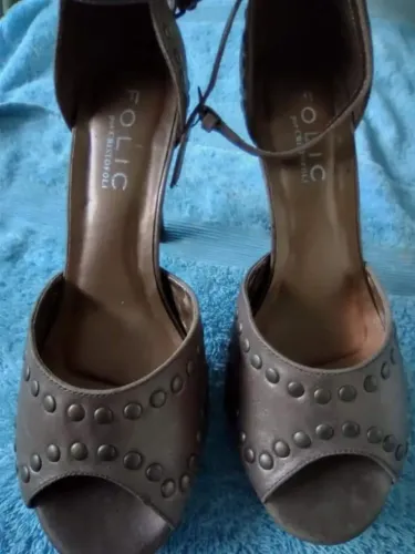 Vendo linda sandália FOLIC  bronze TAM 36 !! 
