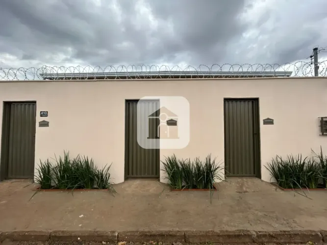 Casa para locação no bairro Luizote