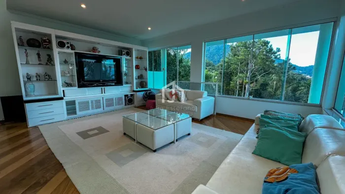 Casa com 6 dormitórios sendo 4 suítes na Praia de Santa Rita em Ubatuba