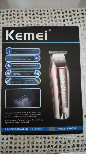 Máquina de cortar cabelo e barbas, nova e excelente estado de conservação
