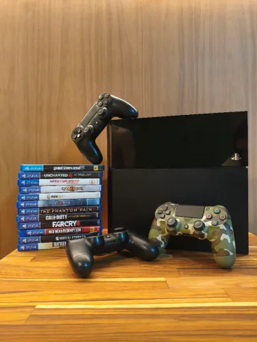 Playstation 4 + 3 controles + 8 jogos