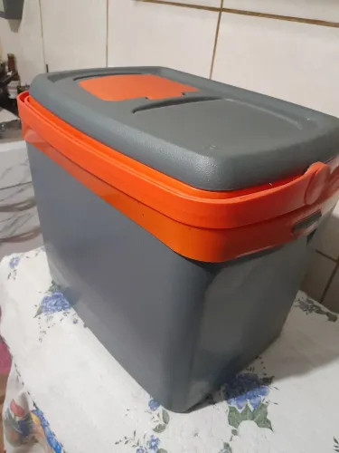 Cooler 32L praticamente NOVA 