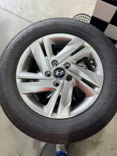 Jogo de Rodas Suv Hyundai 5x114 aro 16 com Pneus Novos