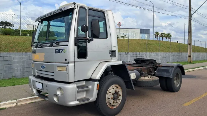 Cargo 1317 Baixa km 100.000 km ar condicionado 