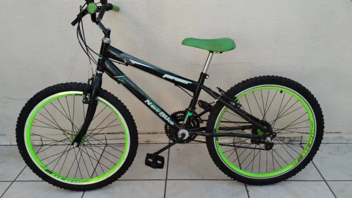 Bicicleta aro 24/18 marchas, cor preto com verde