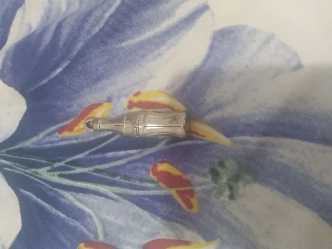 Chaveiro prateado da coca cola 1970